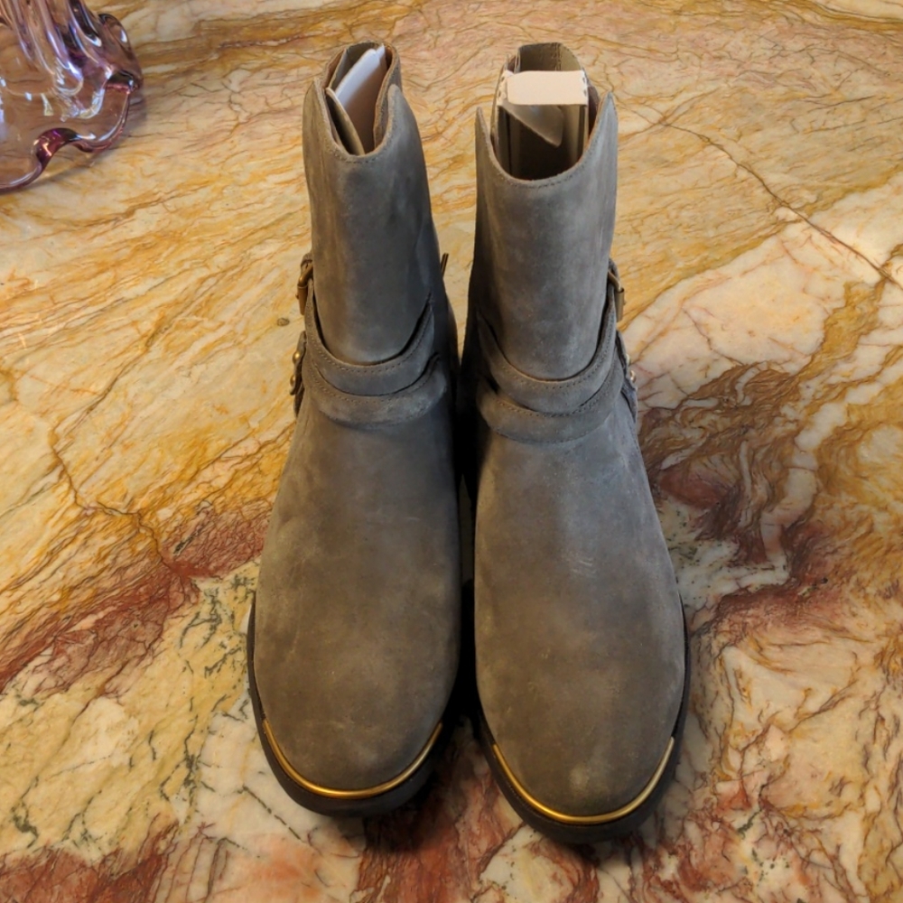 UGG Kelby gray boot booties - size 9.5